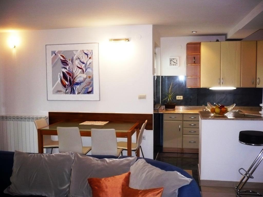 Apartments Karmen Pula Extérieur photo