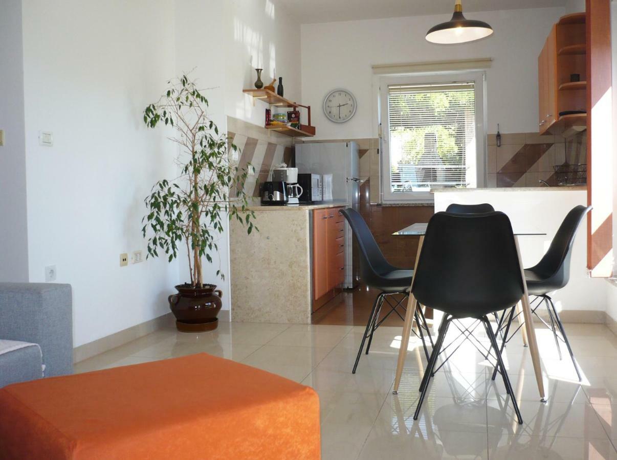 Apartments Karmen Pula Extérieur photo
