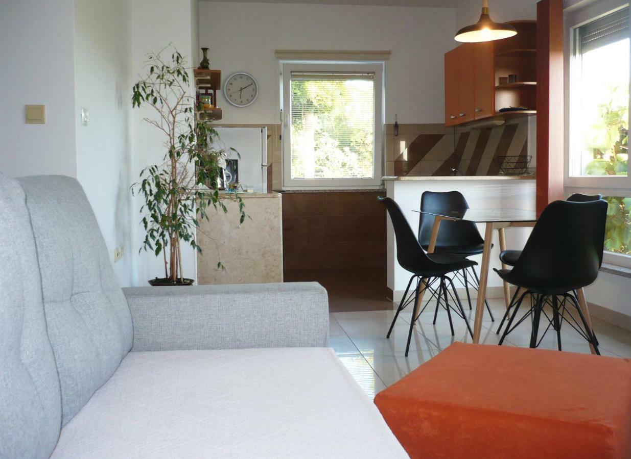 Apartments Karmen Pula Extérieur photo